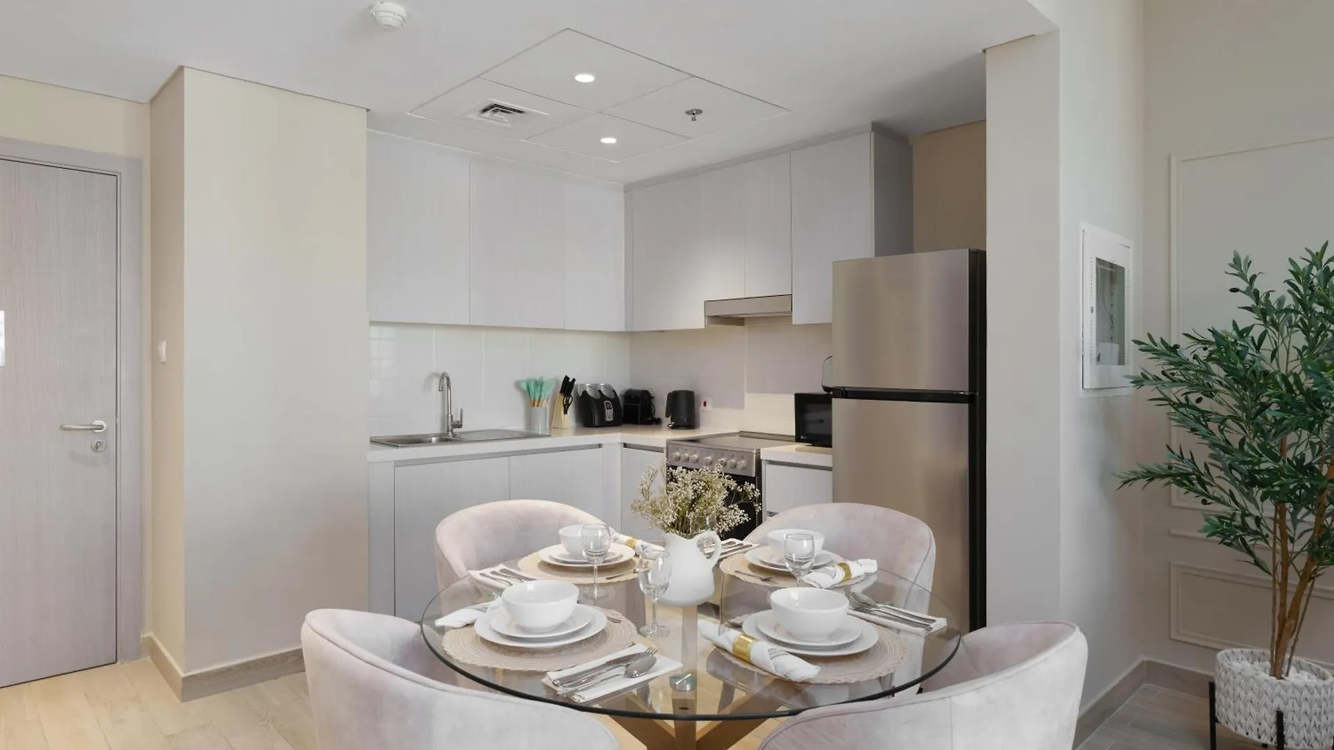 Maison Privee - Exquisite Living With Scenic Canal Vws On Yas Island Abu Dabi 0*,  Emiratos Árabes Unidos