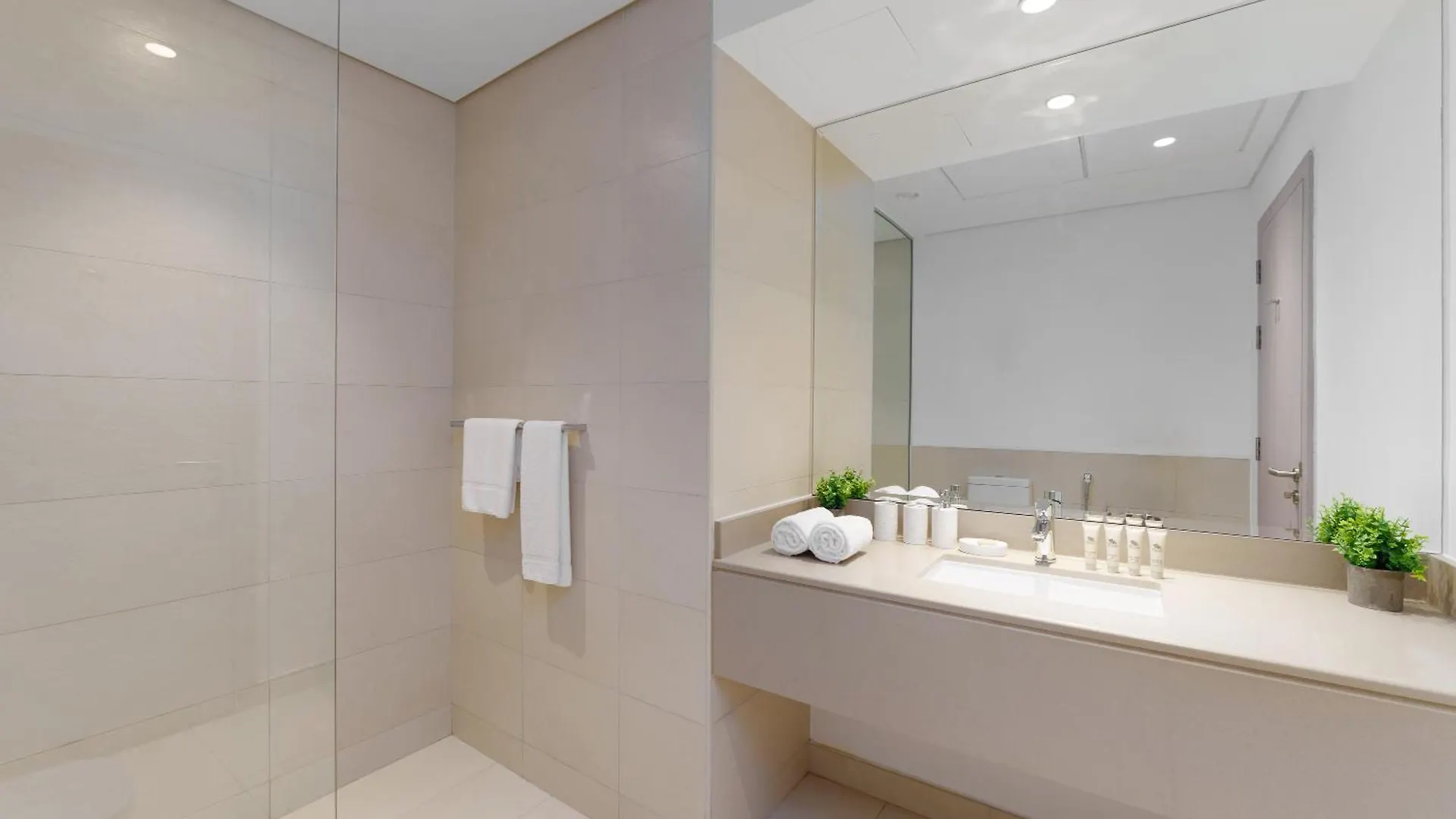 Maison Privee - Exquisite Living With Scenic Canal Vws On Yas Island Abu Dabi